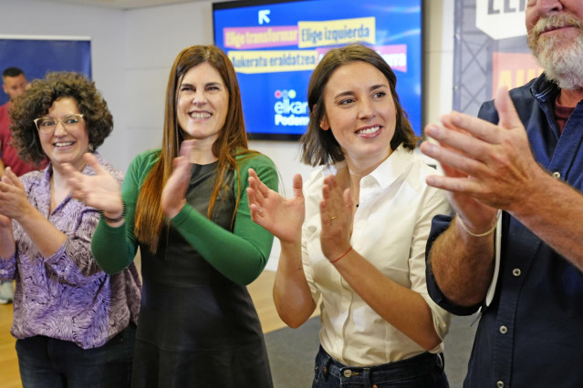Ana Viñals.,Miren Gorrotxategi, Irene Montero y Juantxo López de Uralde durante el acto electoral de Elkarrekin Podemos en el Palacio Euskalduna de Bilbao