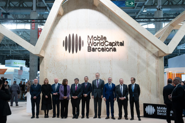 Archivo - Foto de familia de los asistentes a la jornada de inauguración de la XVIII edición del Mobile World Congress (MWC) 2024