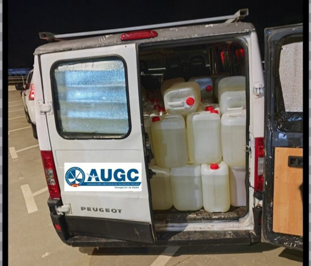 Bidones de gasolina destinados al narcotráfico incautados por la Guardia Civil en la provincia de Cádiz