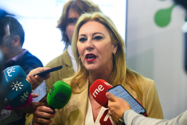 La consejera de Economía, Hacienda y Fondos Europeos, Carolina España, en una imagen de archivo con motivo de una atención a medios.