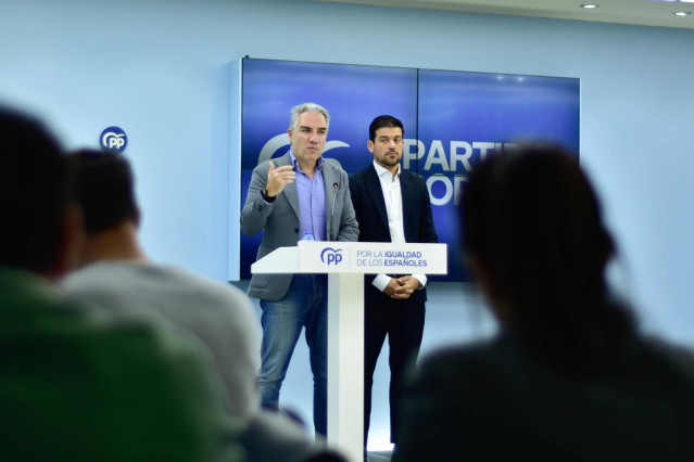 El vicesecretario de Coordinación Autonómica y Local y Análisis Electoral del PP, Elías Bendodo, este viernes en rueda de prensa en Málaga.