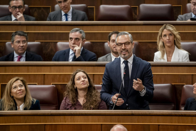 Archivo - El diputado del Partido Popular, Juan Bravo, interviene durante la sesión plenaria en el Congreso de los Diputados, a 21 de febrero de 2024, en Madrid (España).