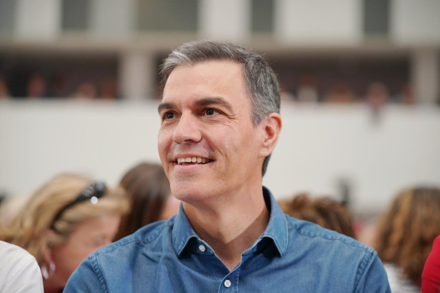El presidente del Gobierno y líder del PSOE, Pedro Sánchez, durante un acto de campaña del PSOE, en el Palacio Europa, a 6 de abril de 2024, en Vitoria-Gasteiz, Álava, País Vasco (España). Sánchez ha participado en un acto de campaña del PSE-EE para arrop