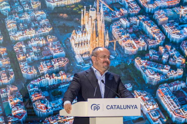 El candidato del PP a las elecciones catalanas, Alejandro Fernández, durante un mitin de su partido, en el Hotel Catalonia Plaza, a 3 de abril de 2024, en Barcelona, Catalunya (España).
