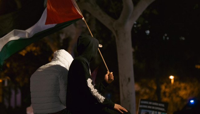 EuropaPress 5615603 decenas personas protestan banderas carteles concentracion propalestina