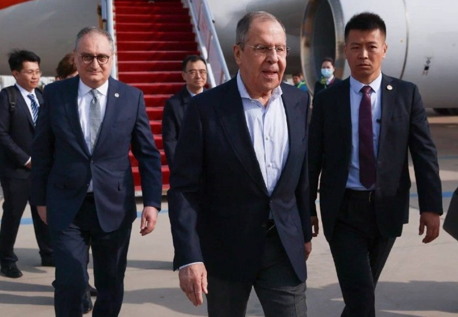 EuropaPress 5872978 ministro exteriores rusia serguei lavrov llega pekin