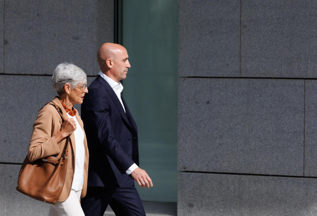 Archivo - El expresidente de la Real Federación Española de Fútbol (RFEF), Luis Rubiales y su abogada Olga Tubau, a su llegada a declarar en la Audiencia Nacional, a 15 de septiembre de 2023, en Madrid (España). El juez de la Audiencia Nacional Francisco