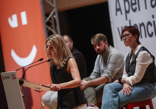 Archivo - La líder de Sumar y vicepresidenta segunda y ministra de Trabajo y Economía Social, Yolanda Díaz, interviene durante un acto de Compromís-Sumar