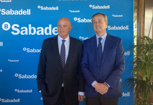 El presidente de Banco Sabadell, Josep Oliu, y el consejero delegado, César González-Bueno.