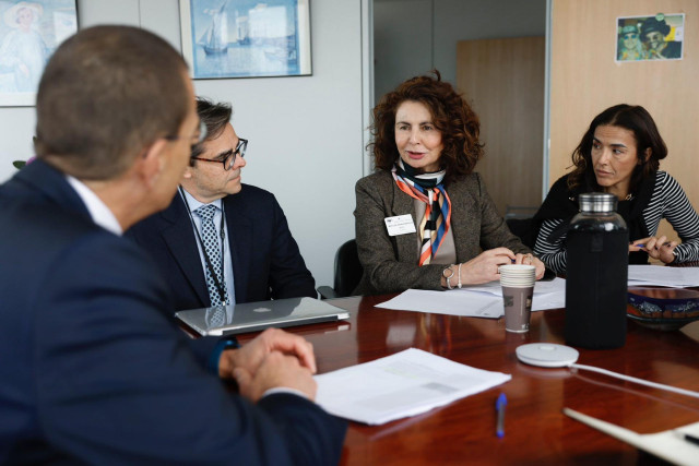 La consejera de Hacienda y Relaciones con la Unión Europea del Gobierno de Canarias, Matilde Asián, se reúne con Karl Soukup, de la Dirección general de Competencia de la Comisión Europea