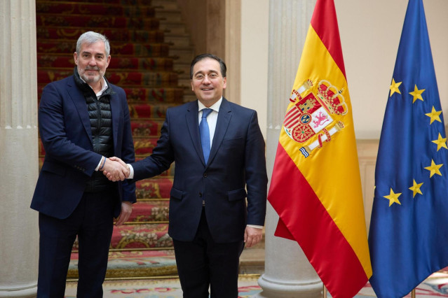 El ministro de Asuntos Exteriores, Unión Europea y Cooperación, José Manuel Albares, se reúne con el presidente de Canarias, Fernando Clavijo