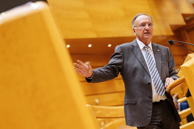 Archivo - El senador del PSOE Francisco Manuel Fajardo interviene durante una sesión plenaria, en el Senado, a 14 de noviembre de 2023, en Madrid (España). La Comisión de Reglamento del Senado ha avalado la reforma propuesta por el PP para dilatar hasta d