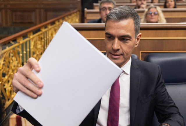 El presidente del Gobierno, Pedro Sánchez, durante  una sesión plenaria, en el Congreso de los Diputados, a 10 de abril de 2024, en Madrid (España).