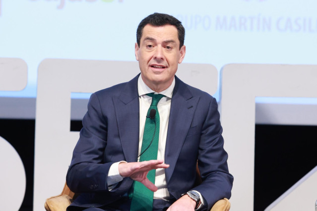 El presidente de la Junta de Andalucía y del PP-A, Juanma Moreno, este miércoles, en los Encuentros Cadena Ser/El País, en la sede de la Fundación Cajasol en Sevilla.