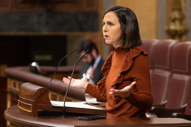 La secretaria general de Podemos, Ione Belarra, interviene durante una sesión plenaria, en el Congreso de los Diputados, a 10 de abril de 2024, en Madrid (España).
