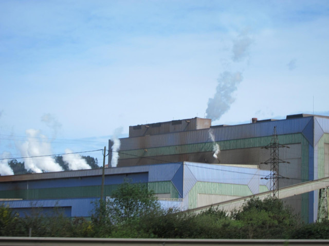 Archivo - El 62% de directivos del sector energético no confía en alcanzar las cero emisiones netas en 2050.