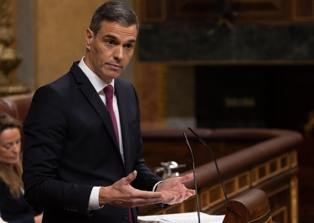 El presidente del Gobierno, Pedro Sánchez, interviene durante una sesión plenaria, en el Congreso de los Diputados