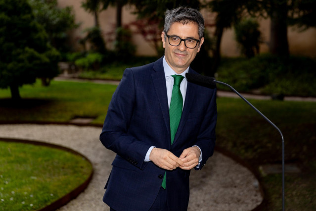 El ministro de la Presidencia, Justicia y Relaciones con las Cortes, Félix Bolaños, comparece ante los medios, en el Palacio de Parcent, a 3 de abril de 2024, en Madrid (España).