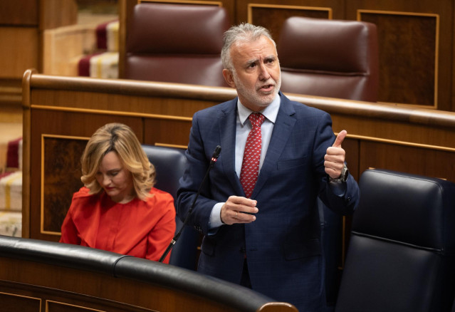 Archivo - El ministro de Política Territorial y Memoria Democrática, Ángel Víctor Torres, en el Congreso de los Diputados, a 28 de febrero de 2024, en Madrid (España).