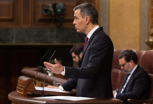 El presidente del Gobierno, Pedro Sánchez, interviene durante  una sesión plenaria, en el Congreso de los Diputados, a 10 de abril de 2024, en Madrid (España).