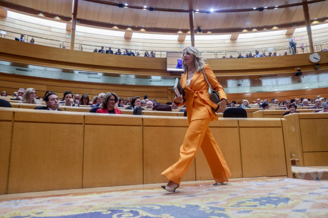 La vicepresidenta segunda del Gobierno, Yolanda Díaz, a su llegada a una sesión de control al Gobierno, en el Senado, a 2 de abril de 2024, en Madrid (España).