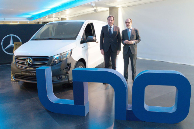 El ministro de Transportes y Movilidad Sostenible, Óscar Puente, y el presidente de UNO, Francisco Aranda, en la asamblea general de UNO de 2024