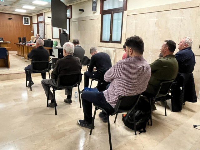 Parte de los acusados al inicio del juicio por la pieza derivada de la macrocausa de corrupción de la Policía Local.