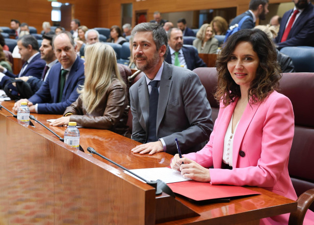 La presidenta de la Comunidad de Madrid, Isabel Díaz Ayuso, durante un pleno en la Asamblea de Madrid, a 11 de abril de 2024, en Madrid (España). El nombramiento del único expresidente socialista de la Comunidad de Madrid, Joaquín Leguina, para el Consejo