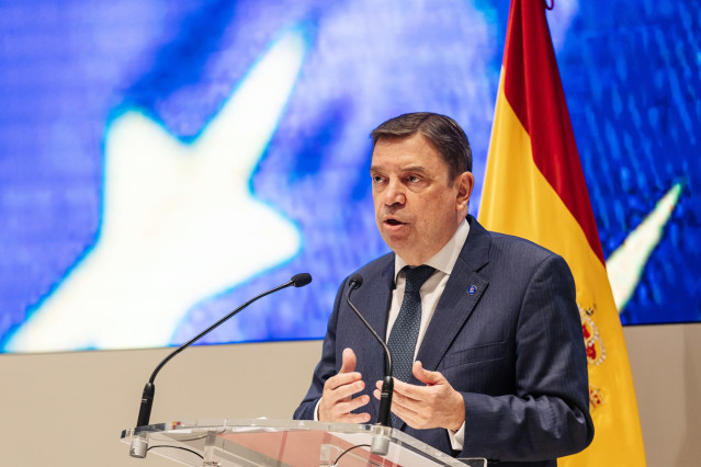 Archivo - El ministro de Agricultura, Pesca y Alimentación, Luis Planas,