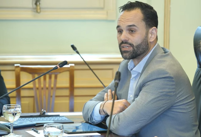El director general de Economía Circular, Transición Energética y Cambio Climático, Diego Viu, durante su comparecencia en la Comisión de Economía en el Parlament.