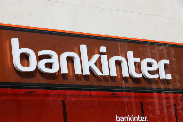 Archivo - Letrero del banco Bankinter en una de sus oficinas de la capital en Madrid (España), a 25 de marzo de 2020.