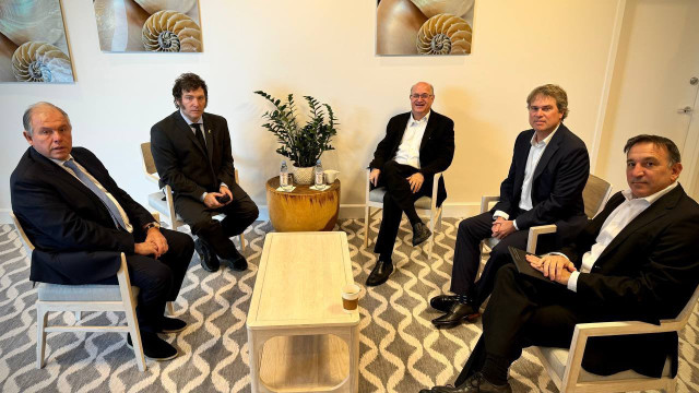 El presidente del BID se reúne con Milei y confirma su compromiso con el desarrollo de Argentina