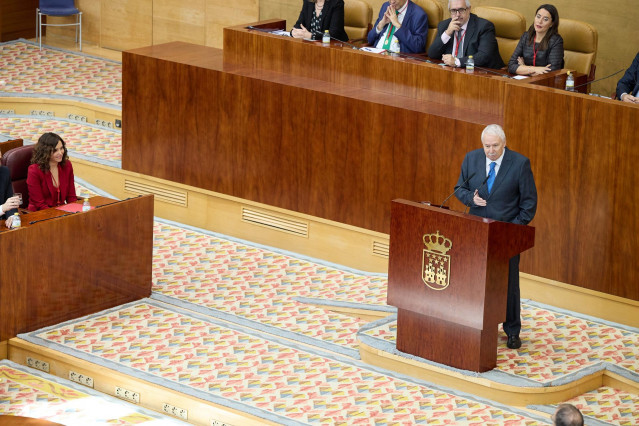 Archivo - El expresidente de la Comunidad de Madrid Joaquín Leguina interviene durante un pleno extraordinario en la Asamblea de Madrid, a 1 de diciembre de 2023, en Madrid (España).