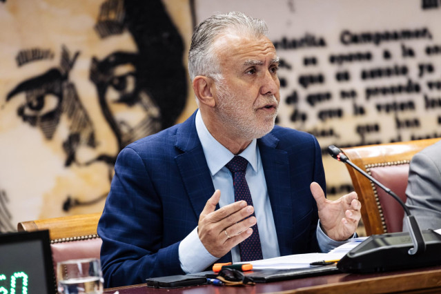 El ministro de Política Territorial y Memoria Democrática, Ángel Víctor Torres, comparece en la Comisión de Entidades Locales, en el Senado, a 11 de abril de 2024, en Madrid, (España). Durante su comparecencia ha informado sobre las líneas básicas de su m