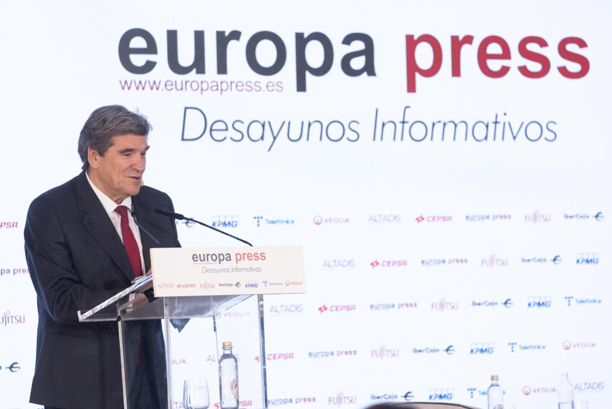 El ministro para la Transformación Digital y de la Función Pública, José Luis Escrivá, durante un desayuno informativo de Europa Press, en el hotel Rosewood Villa Magna, a 12 de abril de 2024, en
