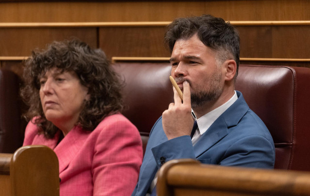 Teresa Jordà y Gabriel Rufián, en el Congreso