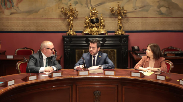 Archivo - (I-D) El delegado de la Generalitat de Catalunya en Madrid, Joan Capdevila; el presidente de la Generalitat de Cataluña, Pere Aragonès y la portavoz de ERC en la Cámara Alta, Sara Bailac, durante la Comisión General de las Comunidades Autónomas,