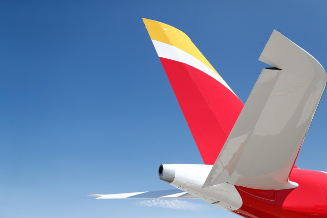 Archivo - Alas traseras del avión A350, de la aerolínea Iberia
