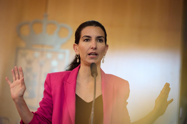 La portavoz de VOX en la Asamblea de Madrid, Rocío Monasterio, ofrece declaraciones a los medios durante un pleno en la Asamblea de Madrid.