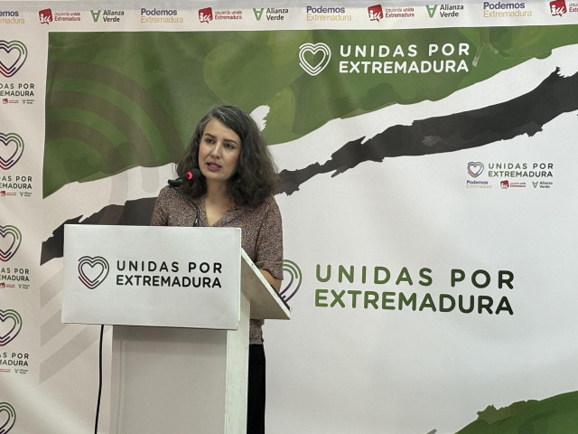 La portavoz de Unidas por Extremadura, Irene de Miguel, en rueda de prensa