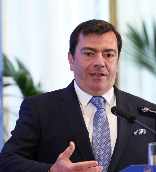 Archivo - El presidente y CEO de Siemens España, Agustín Escobar