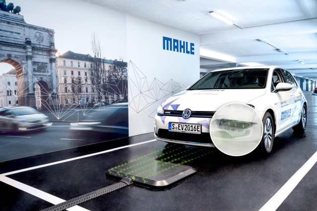 Mahle sale de números rojos y obtiene un resultado positivo de 26 millones de euros en 2023. En la imagen: el nuevo sistema de posicionamiento Mahle para la carga inalámbrica.
