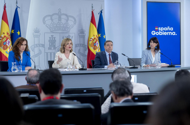 (I-D) La ministra de Sanidad, Mónica García; la ministra Portavoz, de Educación, Formación Profesional y Deporte, Pilar Alegría; el ministro de Agricultura, Pesca y Alimentación, Luis Planas y la ministra de Igualdad, Ana Redondo, durante una rueda de pre