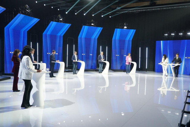 (I-D) La candidata de VOX a Lehendakari, Amaia Martínez; la candidata de Elkarrekin Podemos a lehendakari, Miren Gorrotxategi; el secretario general de PSE-EE y candidato del partido a Lehendakari, Eneko Andueza; el candidato del PNV a Lehendakari, Imanol
