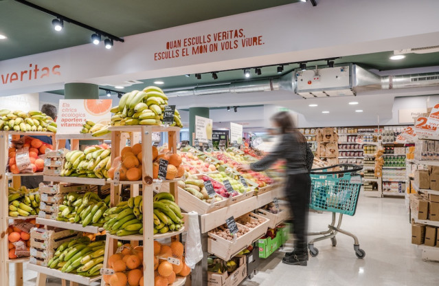 Archivo - El gran consumo prevé una buena campaña de verano y sin problemas de suministro