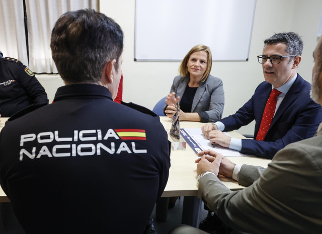 El ministro de Presidencia, Justicia y Relaciones con las Cortes, Félix Bolaños, y la delegada del Gobierno en la Comunitat Valenciana, Pilar Bernabé, visitan la Oficina de Denuncias y Atención a la Mujer (ODAM) en València