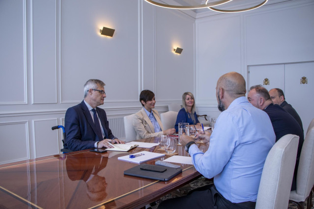 Isabel Rodríguez en la reunión con representantes de Concovi.