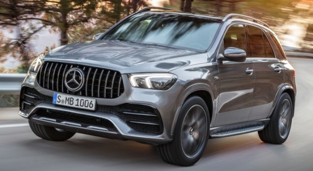 Archivo - Mercedes-Benz llama a revisión a 261.000 coches de los modelos GLE y GLS por una nueva falla.