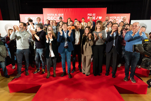 Eneko Andueza con José Luis Rodríguez Zapatero en el mitin de Barakaldo.