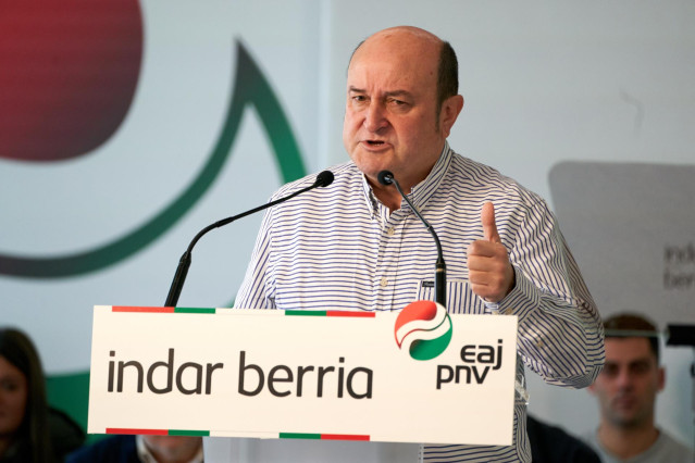 Archivo - El presidente del PNV, Andoni Ortuzar, interviene durante un acto del PNV